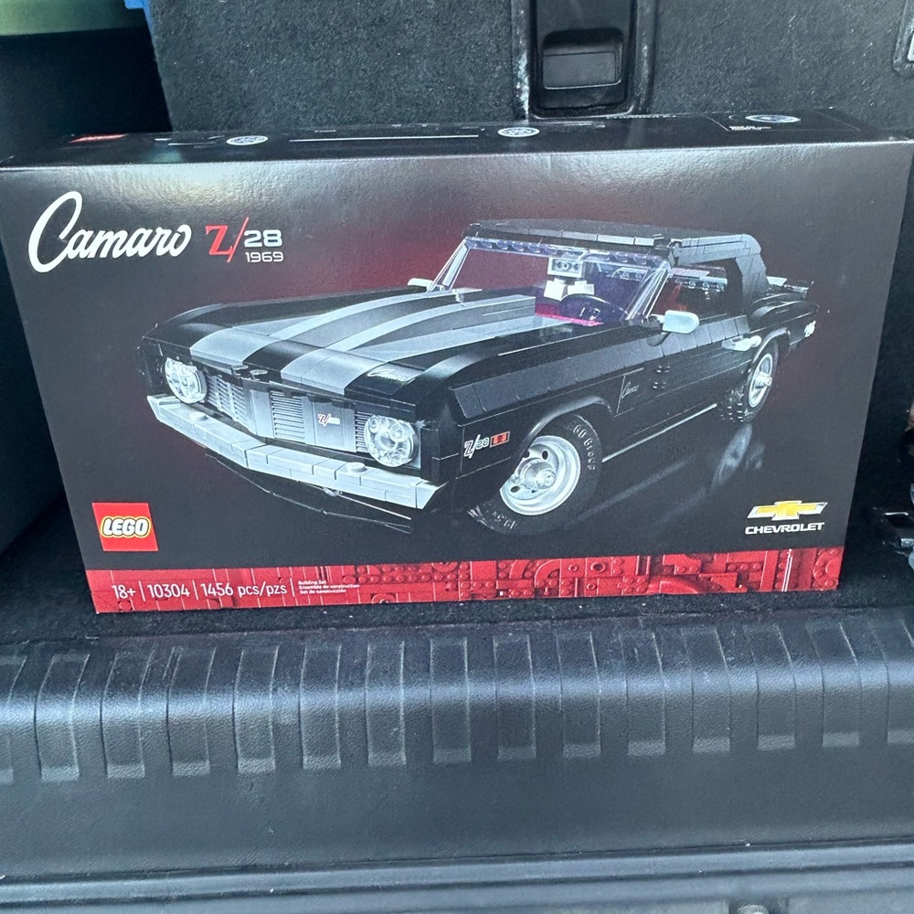NWT Lego Camaro Z/28 1969 Set 10304